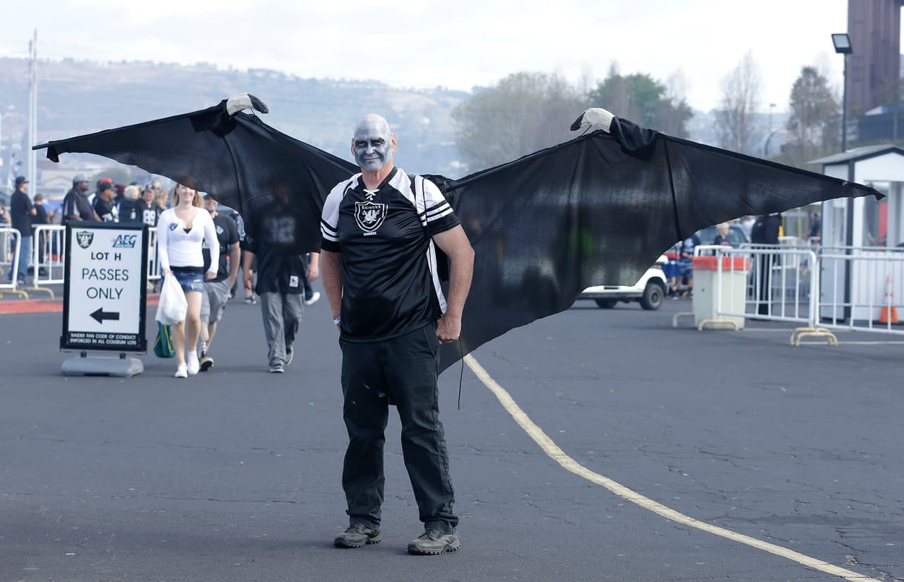 Pasión, locuras y disfraces, los fans de la NFL en la Semana 8.