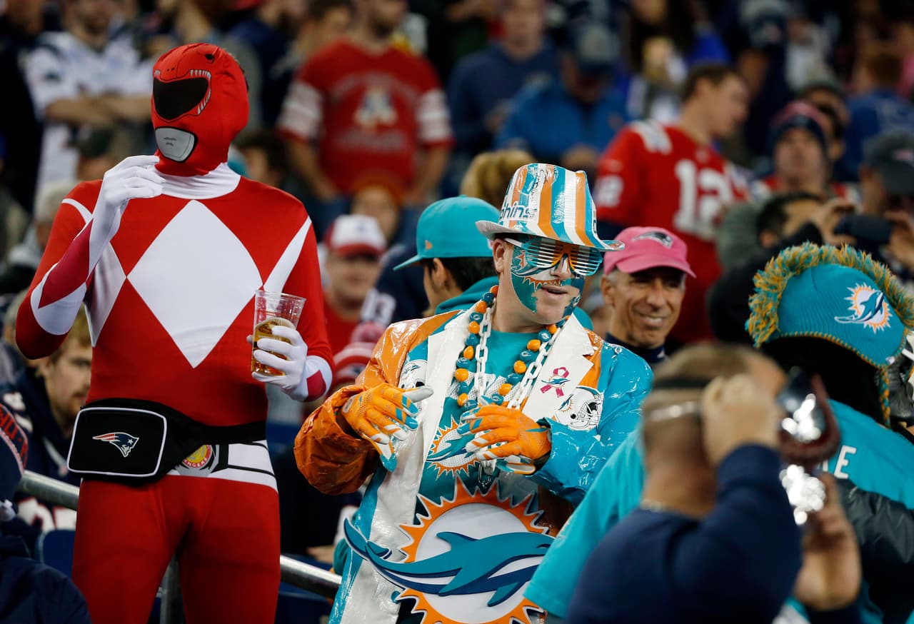 Pasión, locuras y disfraces, los fans de la NFL en la Semana 8.