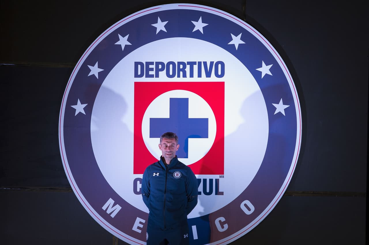 El técnico portugués, que fue campeón con Santos Laguna en la Liga MX en 2015, fue presentado el 7 de diciembre de 2017 como nuevo técnico de Cruz Azul, como una nueva ilusión.