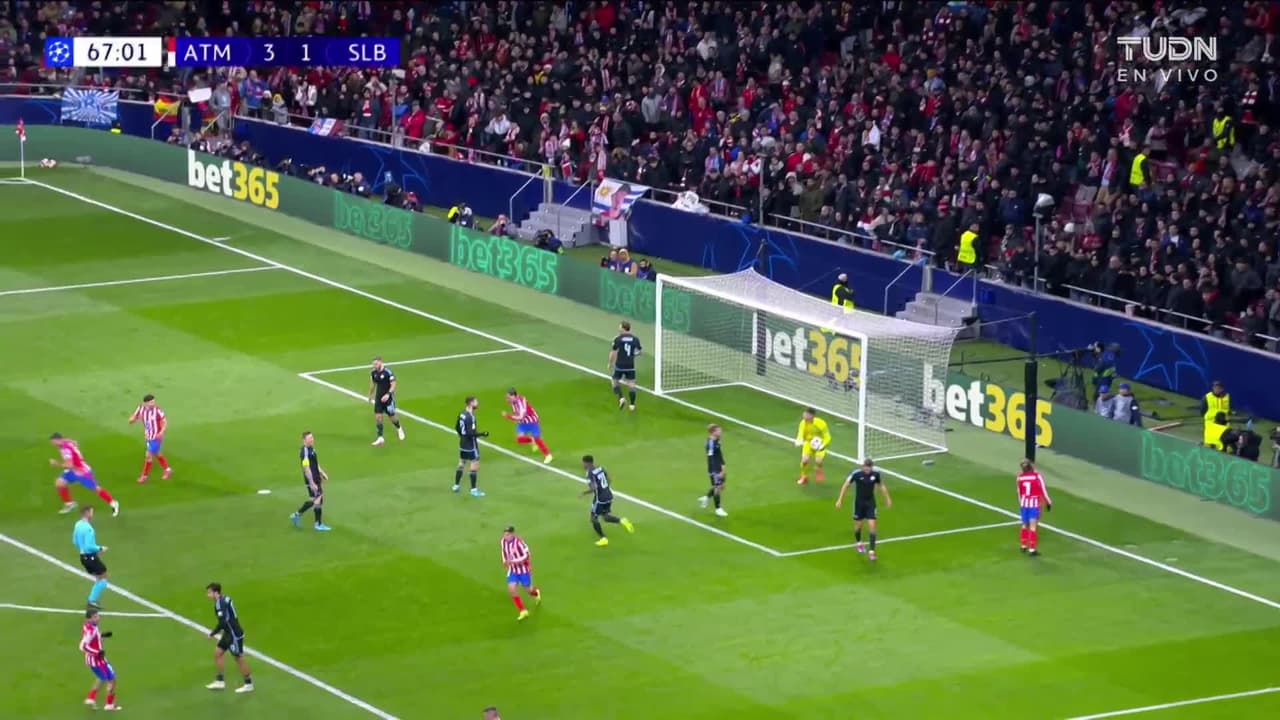 ¡TIRO ATAJADO! disparo por Antoine Griezmann.