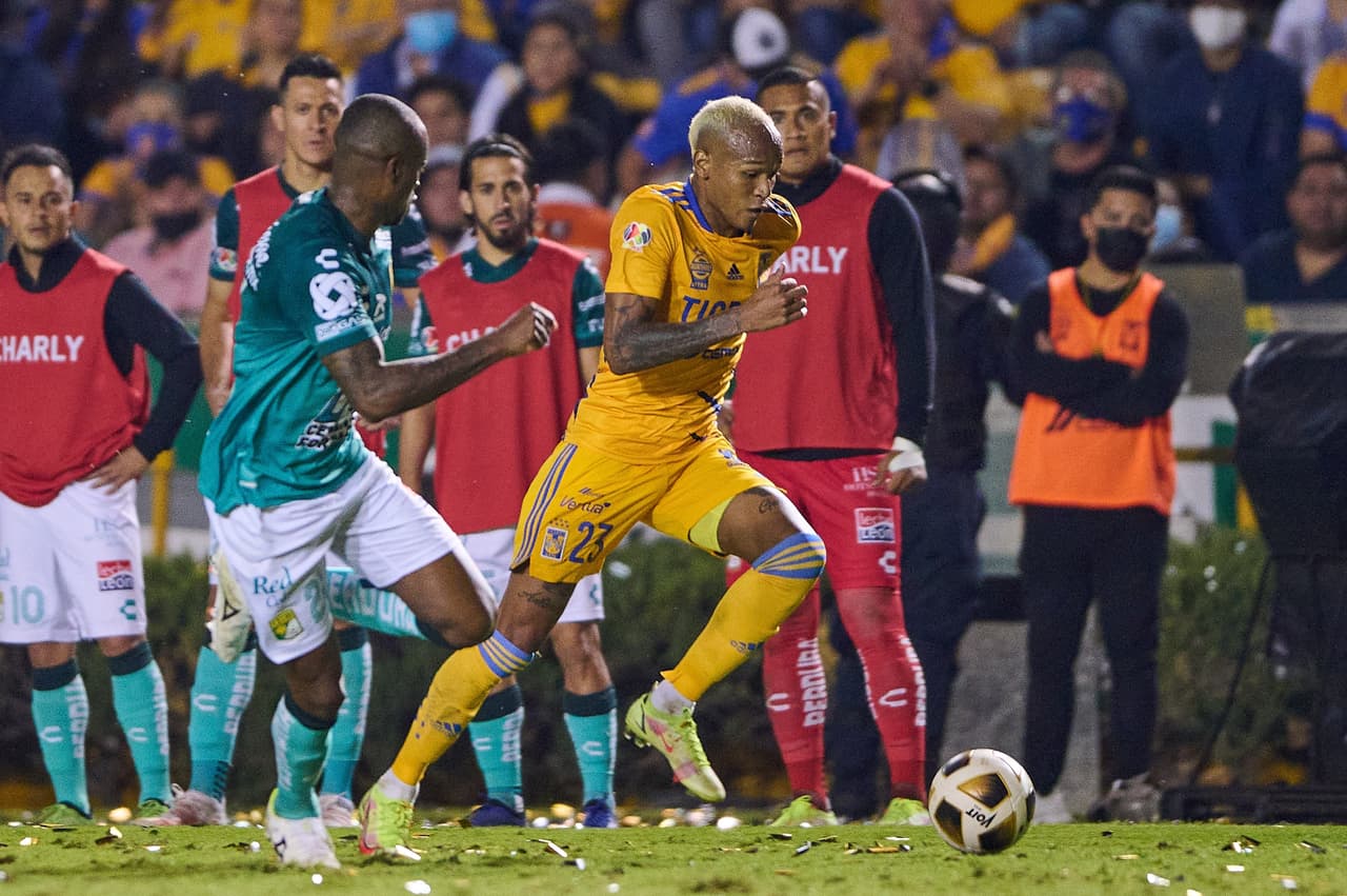 Tigres demuestra las garras que tiene para jugar semifinales y les bastan slo cinco minutos para que Florian Thauvin y Carlos González le den la vuelta al marcador y los locales terminen venciendo 2-1 a la 'Fiera'.