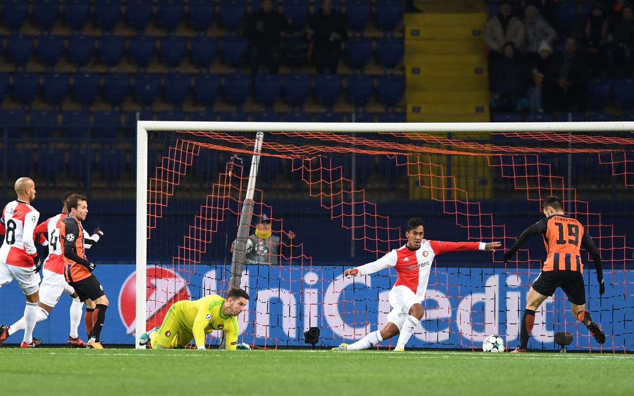Shaktar Donetsk venció 3-1 a Feyenoord y se mantuvo en el segundo lugar del grupo con 9 puntos, en detrimento de su rival de turno que aún no suma en el torneo.