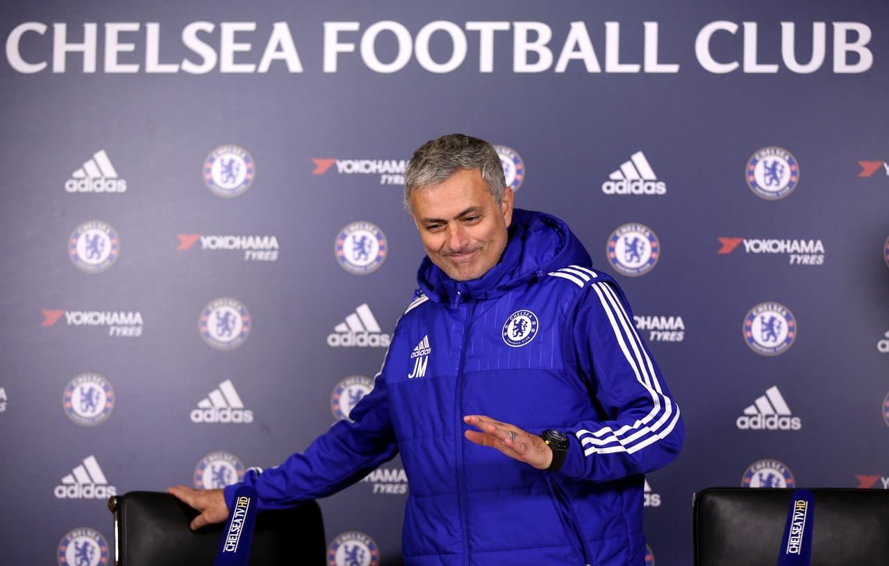 Mourinho desea suerte a Neville a su estilo: "Ahora debe demostrar que es buen entrenador"