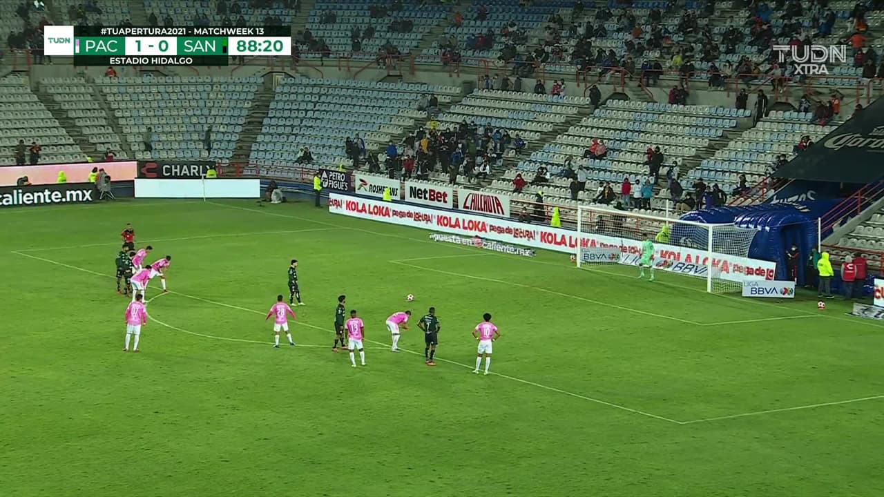 ¡GOL!  anota para Santos Laguna. Fernando Gorriarán