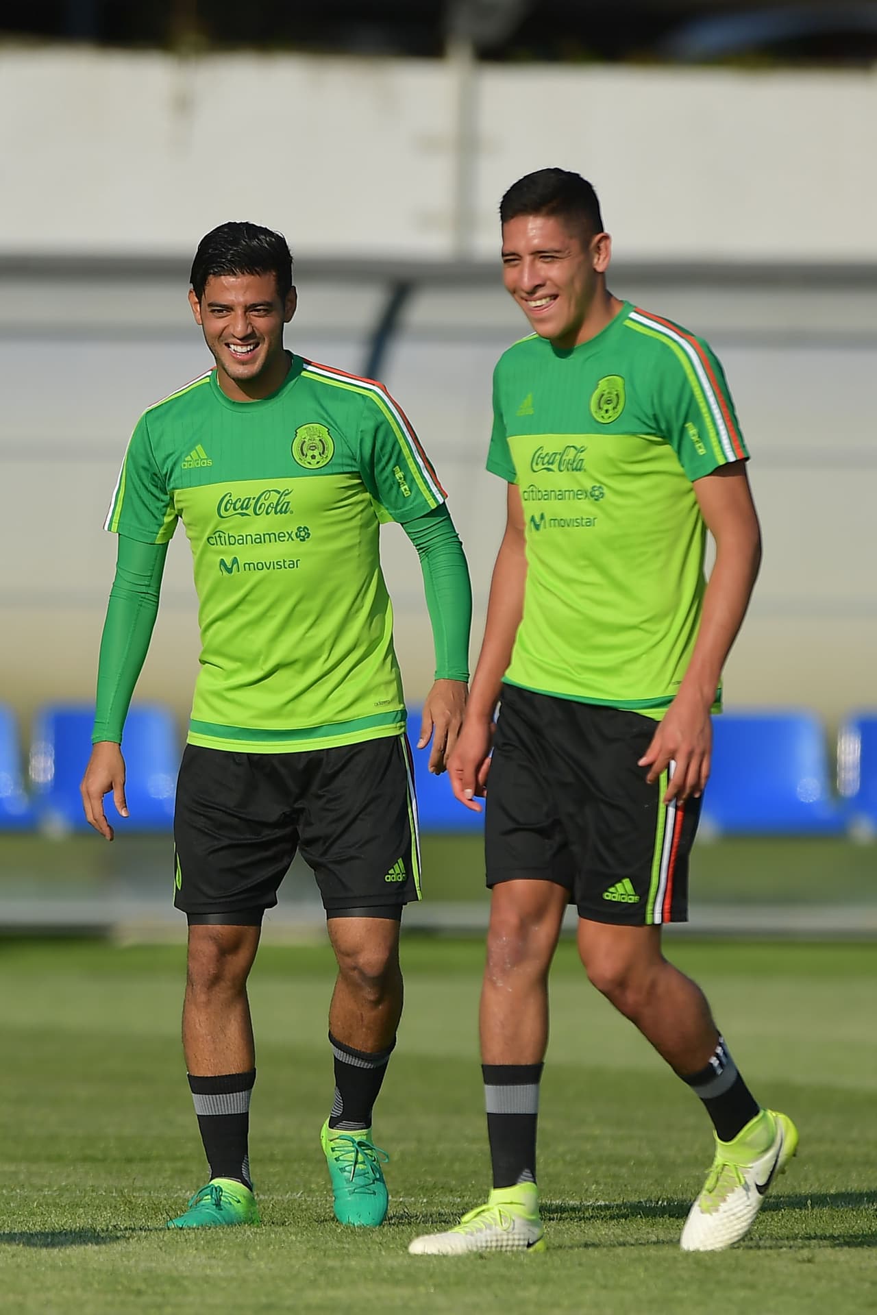 Comenzaron los rondos y los jugadores se fueron rotando para ir al centro detrás de la pelota evitando las penitencias.