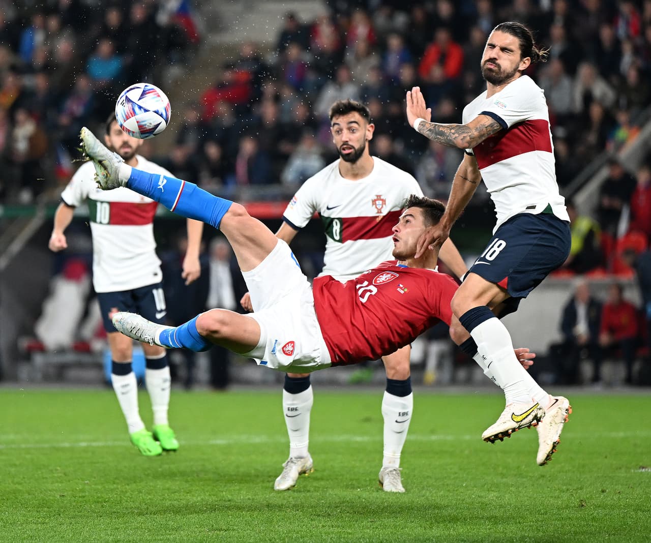 Portugal no tuvo contemplaciones y se impuso con autoridad a República Checa para tomar la cuma de su grupo y acaricia el Final Four.