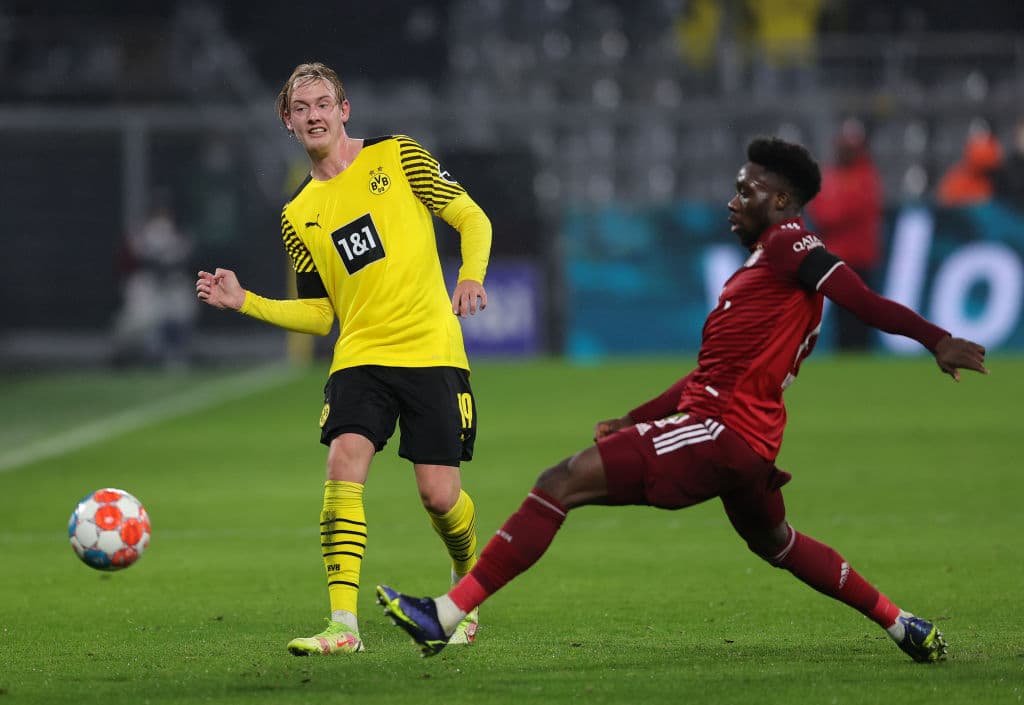 Con doblete de Robert Lewandowski, Bayern se impone 2-3 al Borussia Dortmund de Erling Braut Haaland.