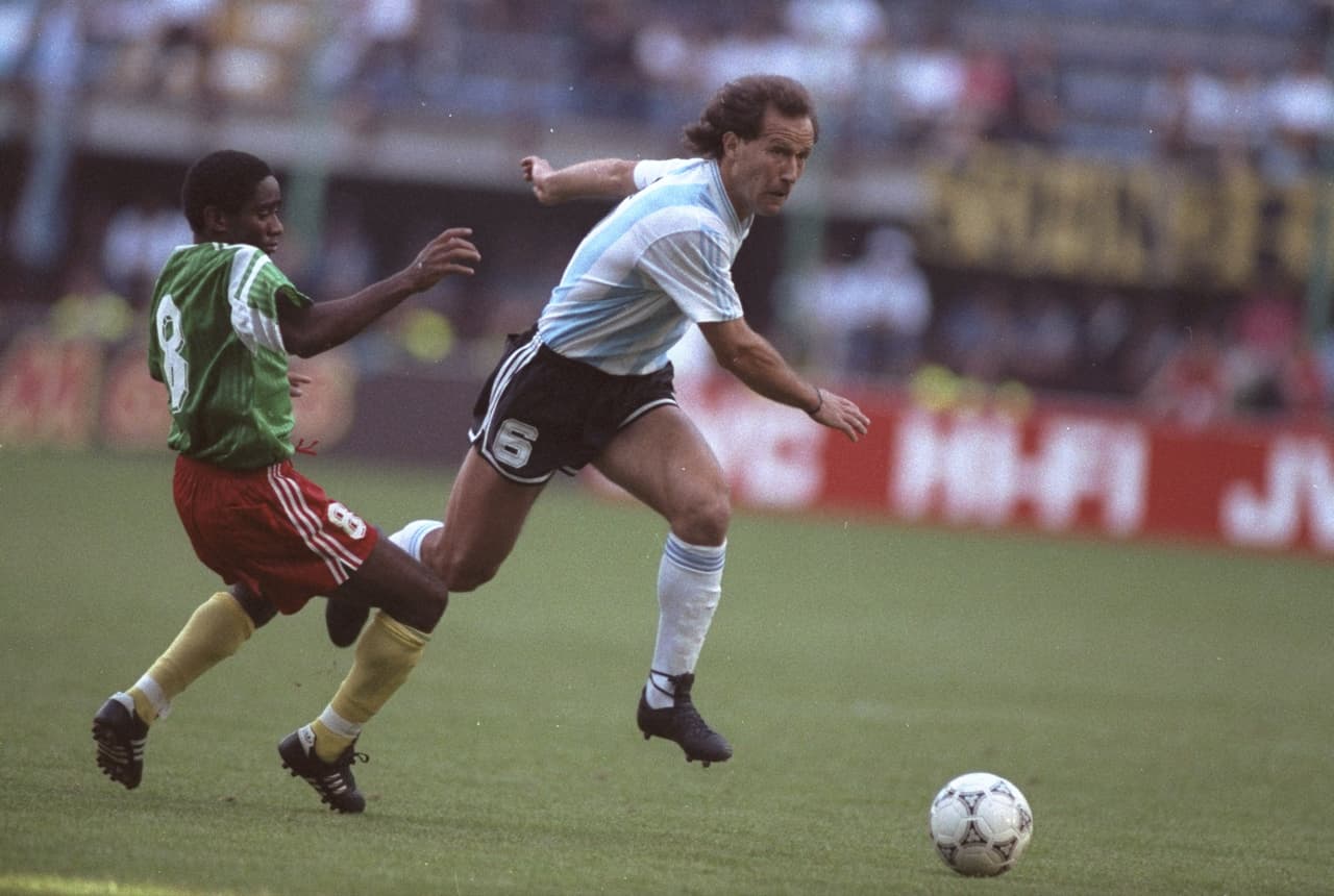 El primer rival de Camerún fue Argentina, el campeón del mundo en México 1986 y uno de los favoritos para repetir su título.