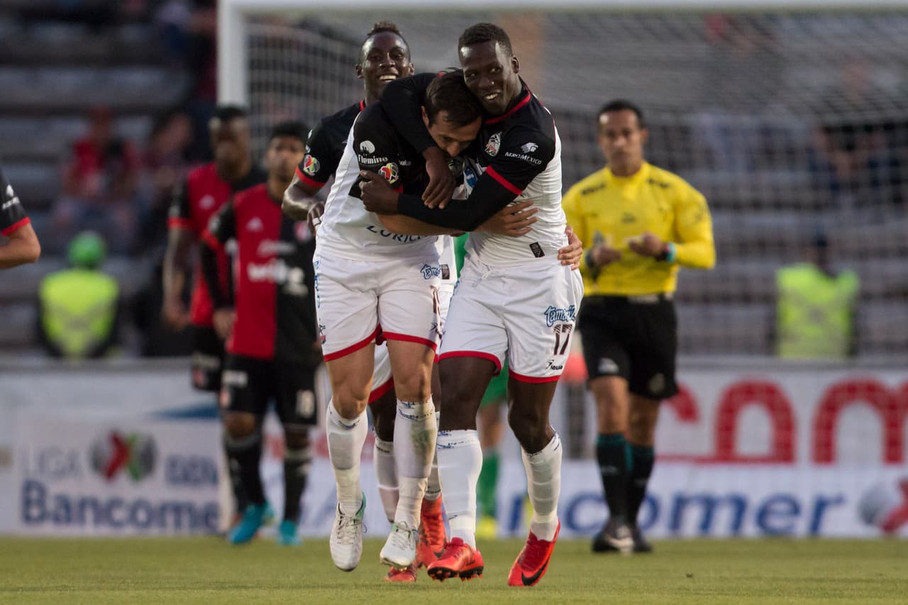 El segundo gol de Quiñones fue un disparo al ángulo en el cobro de un tiro libre. GOLAZO.