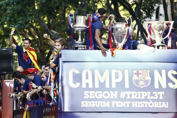 Los jugadores Blaugranas recorrieron las calles de Barcelona y después llegaron al Camp Nou para celebrar su quinta Champions League