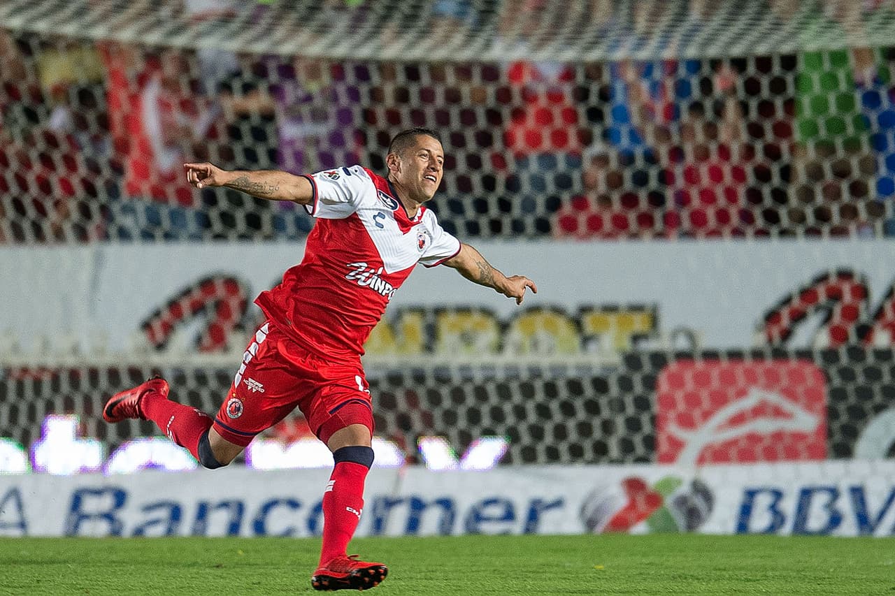 Ya en la segunda mitad, tan solo cuatro minutos después de la reanudación, Carlos Esquivel marcó su gol para el 1-0.