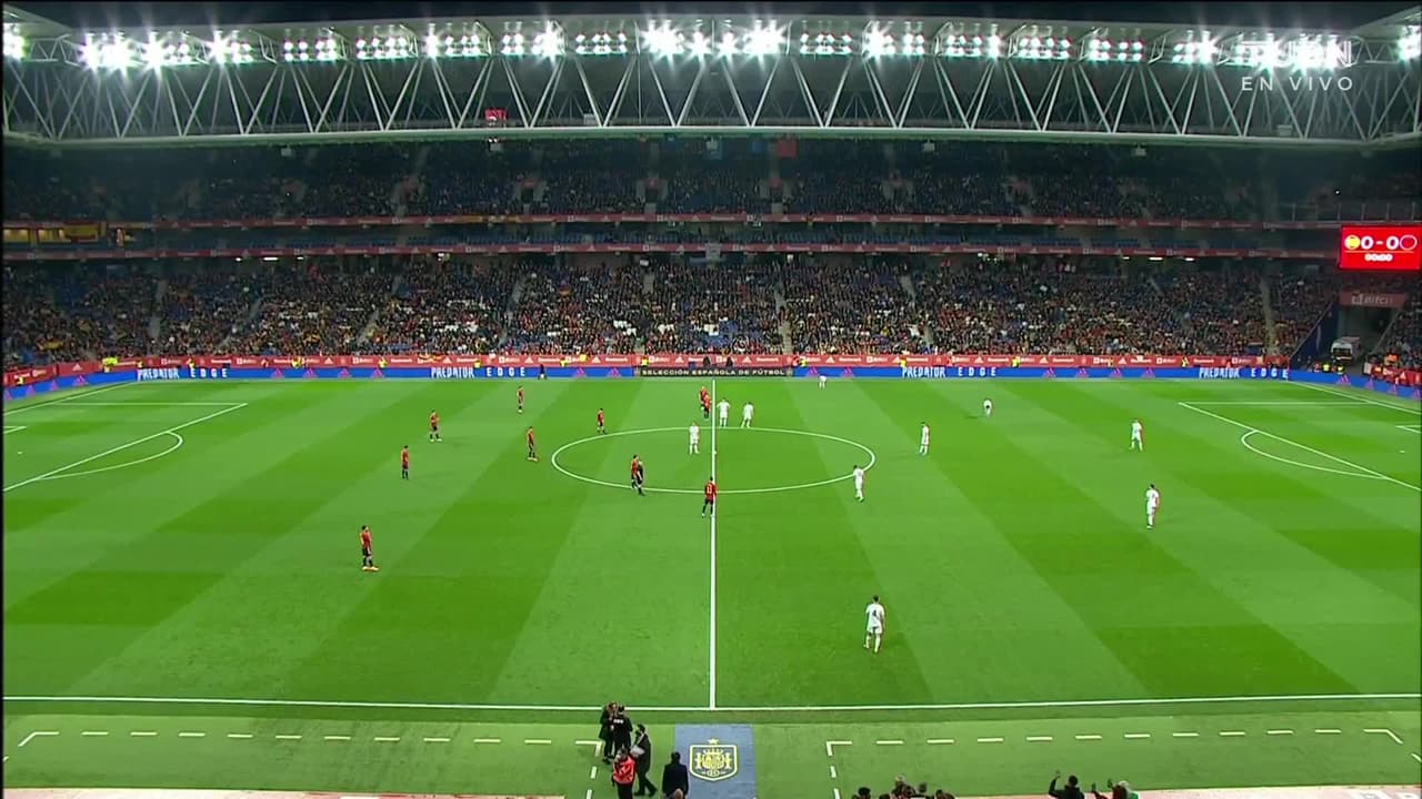 Arranca el partido y la pelota está en juego.