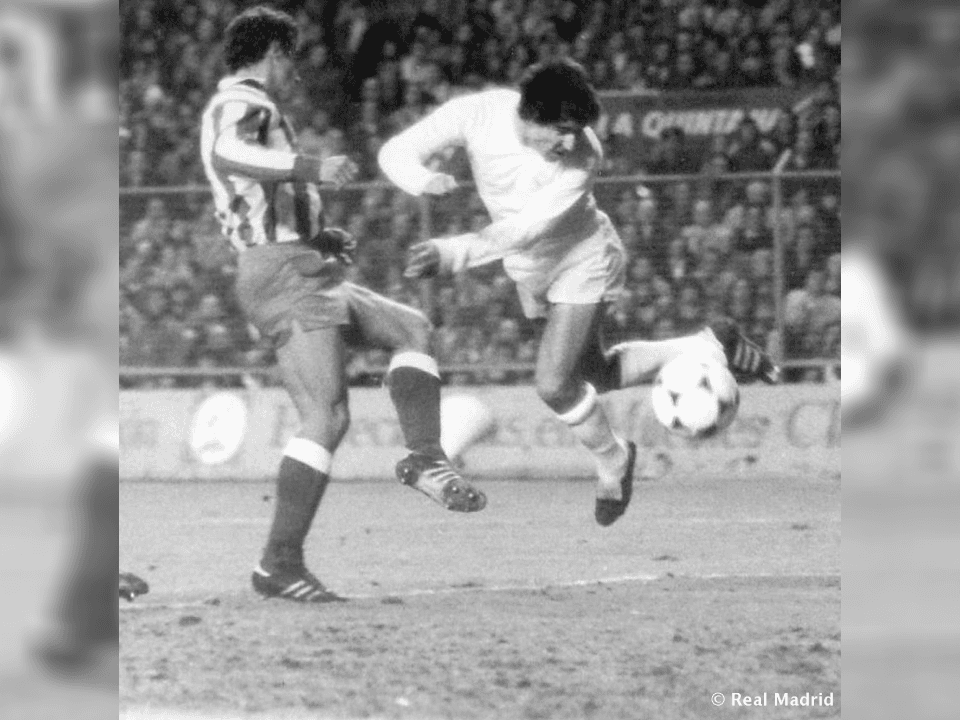 Tras dos años en el club blanquinegro, el destino lo lleva al Real Madrid un otoño de 1977.
