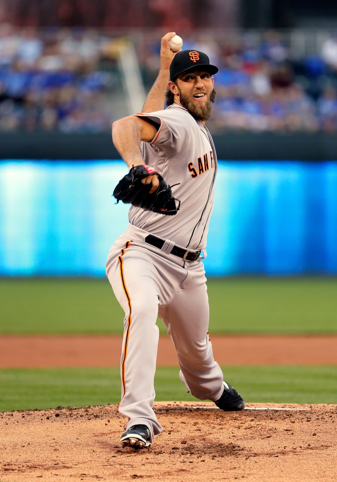 SF 0 – 2 KC: Madison Bumgarner lanzó un gran partido pero su equipo no lo ha apoyado a la ofensiva y cargó con su tercera derrota de la campaña.