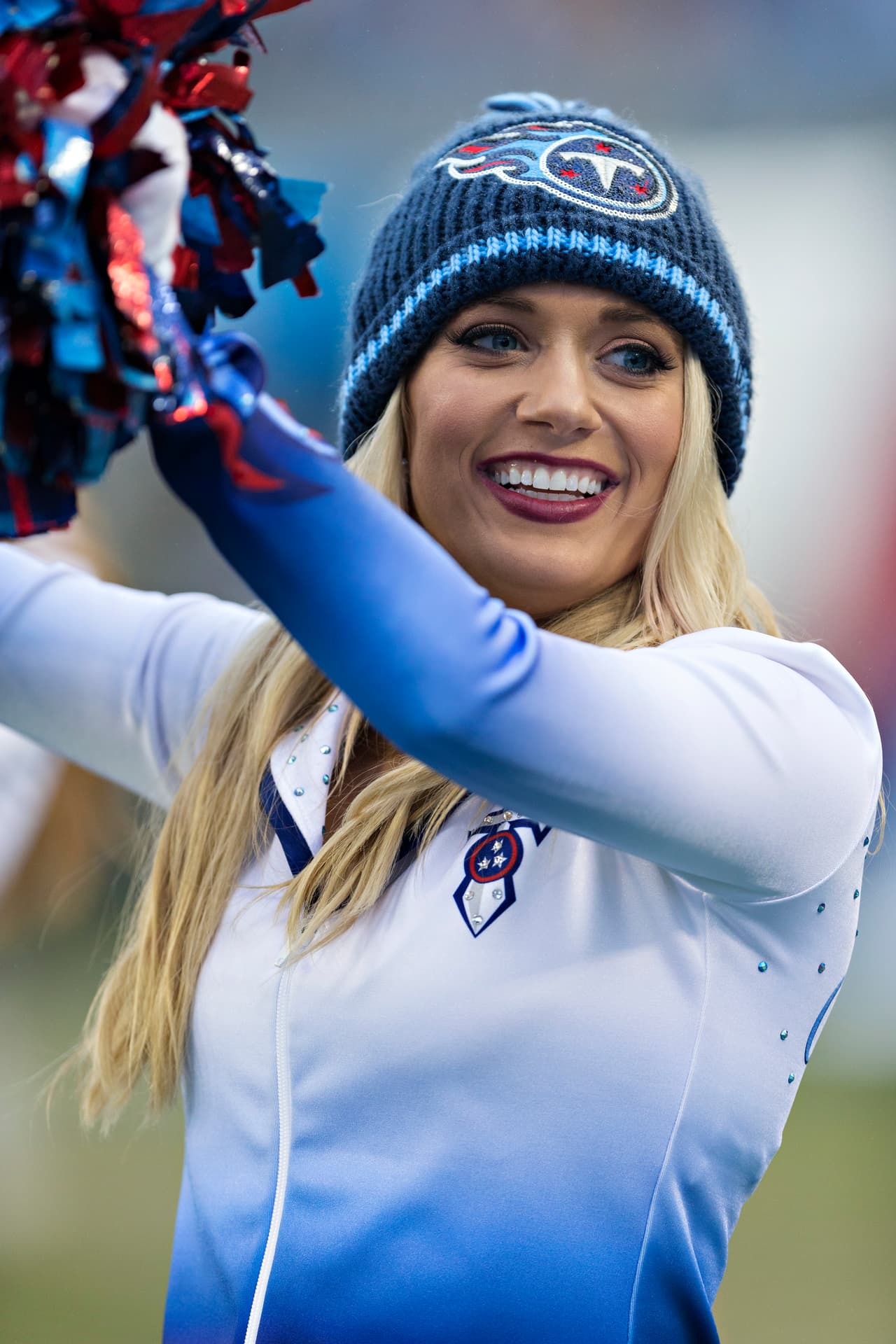 La belleza impactante de las animadoras y la pasión incontenible de los fanáticos le dio alegría a la tradicional jornada del Año Nuevo.