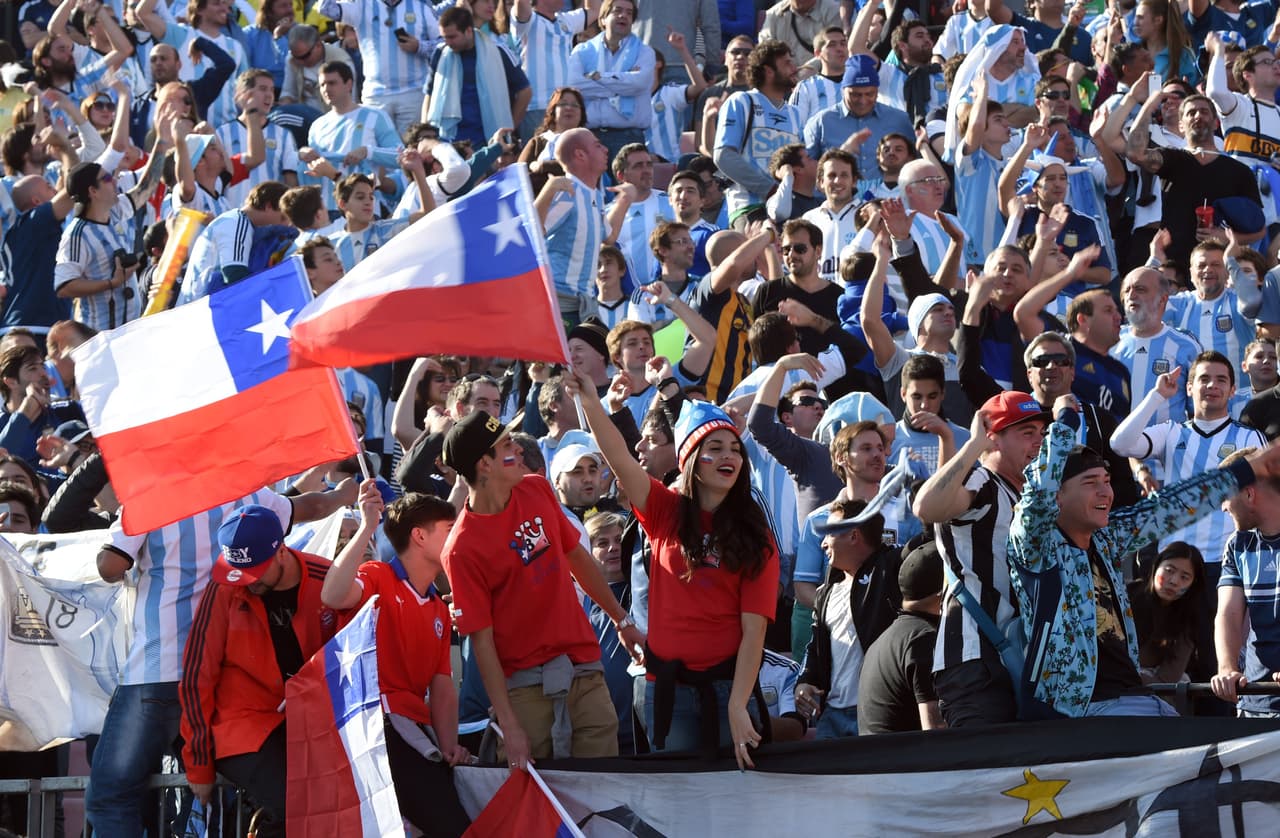 La hinchada no podía faltar a la cita donde Argentina busca alzarse en lo más alto de la Copa América con las esperanzas depositadas en Messi y compañía.