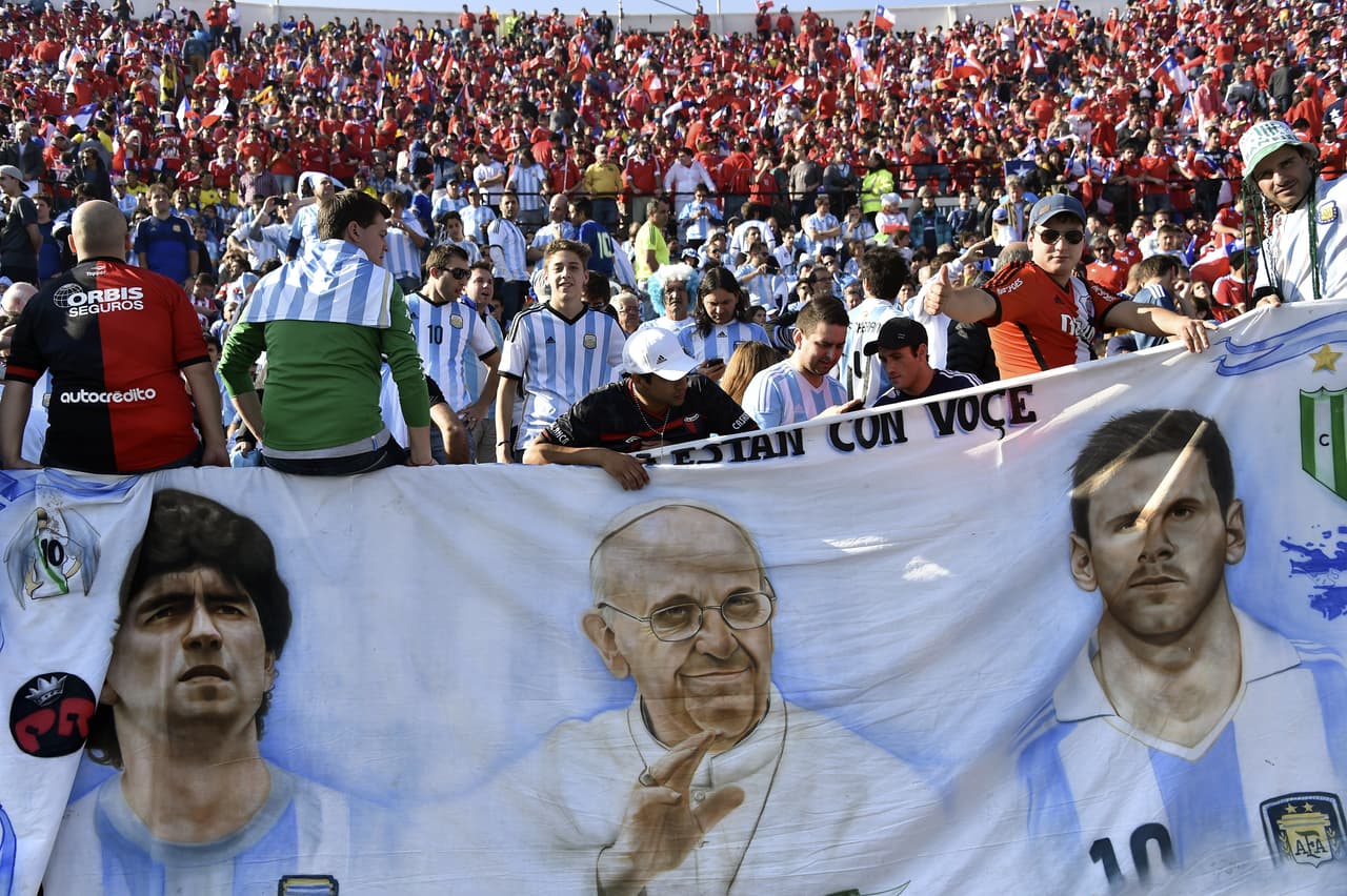 La hinchada no podía faltar a la cita donde Argentina busca alzarse en lo más alto de la Copa América con las esperanzas depositadas en Messi y compañía.