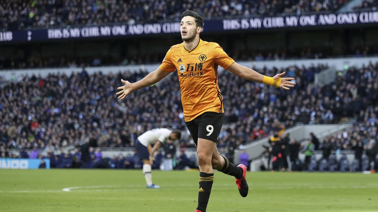Wolves le pone precio a Raúl Jiménez ante interés de la Juventus