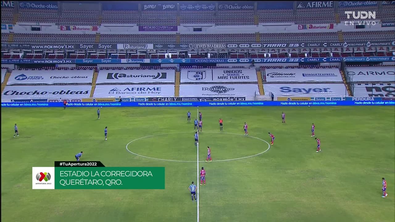 Arranca el partido y la pelota está en juego.