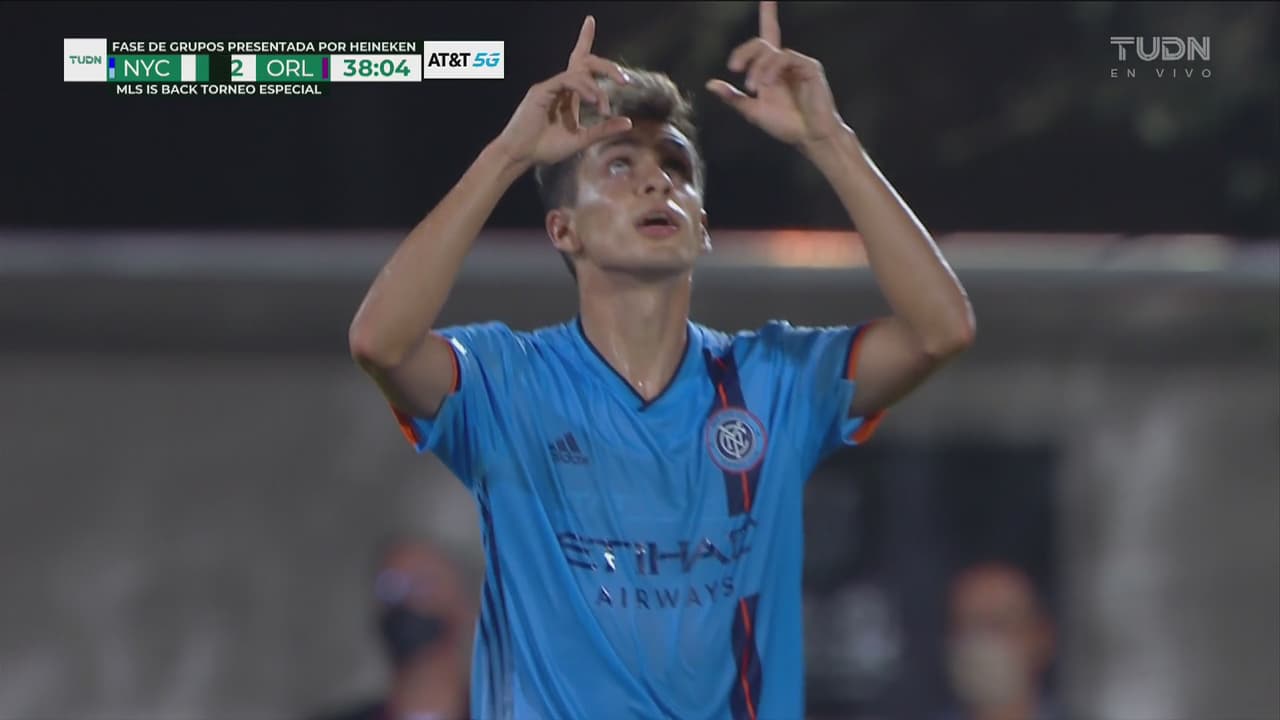 ¡No le vuelve a salir! Jesús Medina marca un golazo imposible para el 1-2