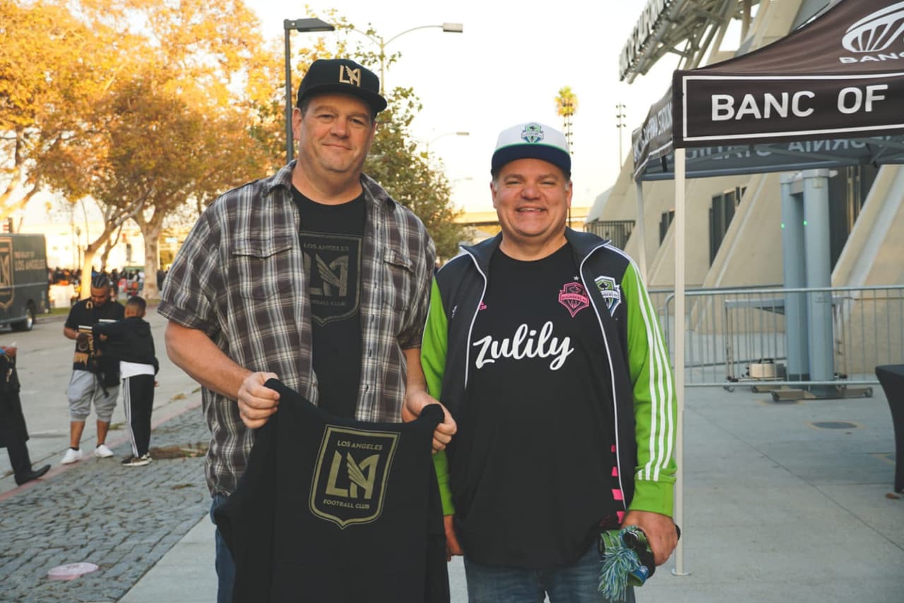 La afición de Los ángeles confía en que su equipo llegue a la MLS Cup, así se vive el encuentro previo al choque con el Sounders.