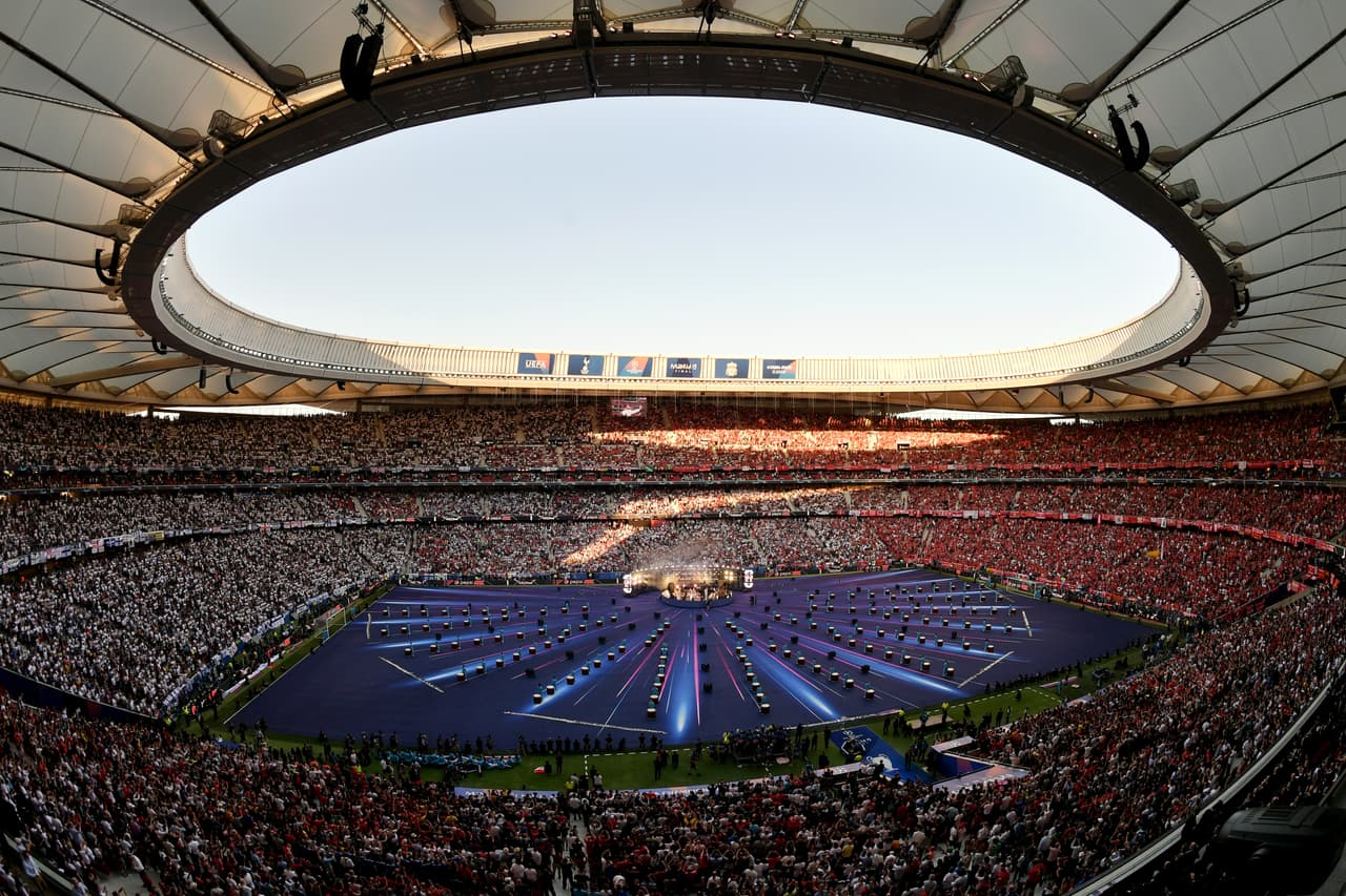 La banda estadounidense Imagine Dragons fue la encargada de prender la fiesta en el Metropolitano con sus populares temas como Thunder, Believer, On Top of The World, entre otros. Luces, fuegos, tambores y coreografías fueron algunos de los ingredientes especiales de su presentación.