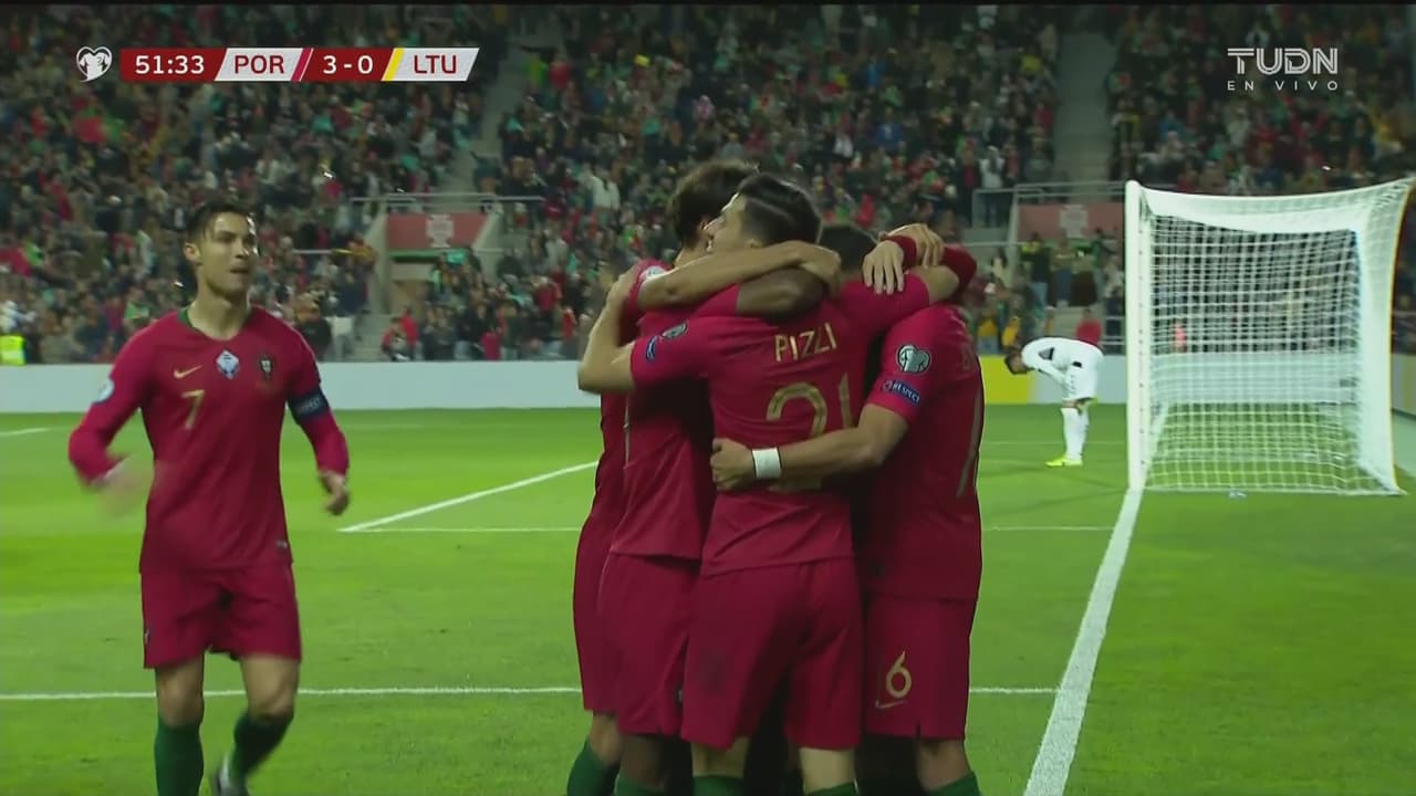 ¡Doble poste y adentro! Pizzi le da el 3-0 a Portugal con un trallazo