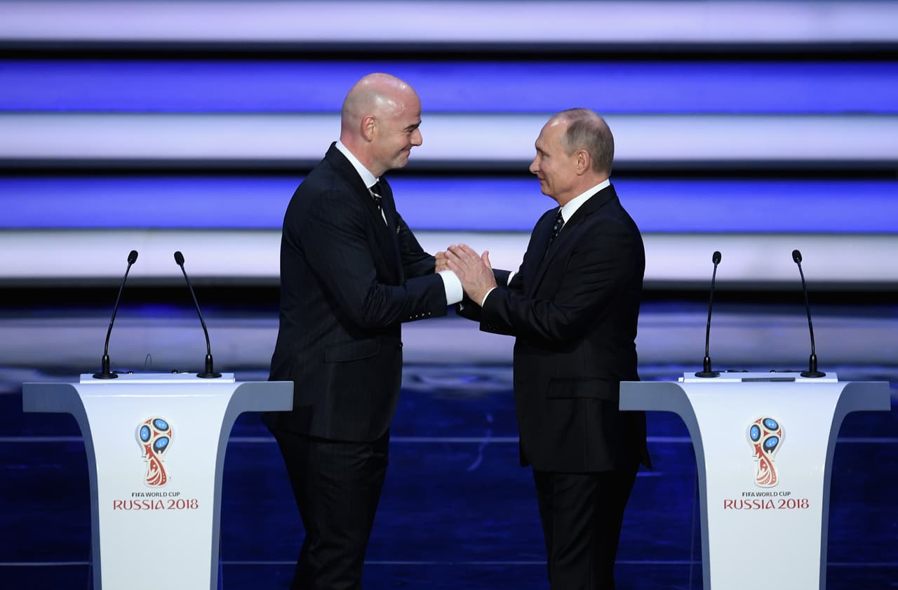 Ambos presidentes se dieron un reconocimiento por su colaboración mutua.