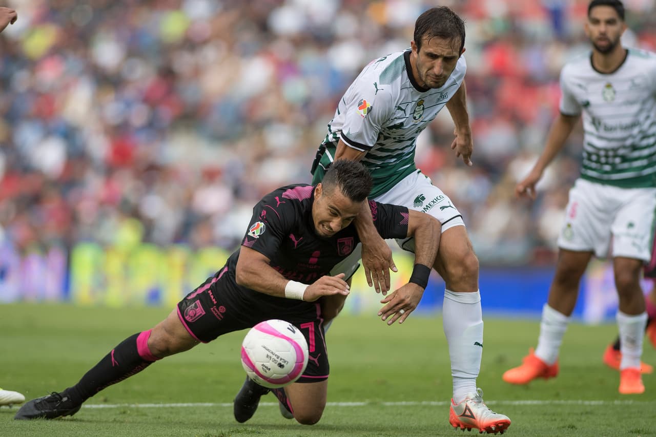 Obligados a ganar para mantenerse con vida, Santos recibirá la visita de Pachuca en la Jornada 15 del Apertura 2017.