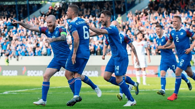 Y con dos goles del defensa central islandés, Ragnar Sigurdsson, Islandia superó 2-1 a Turquía, por quienes marcó Dorukhan Tokoz. Luego de este resultado ambos equipos tienen nueve unidades y están en el segundo lugar de su grupo.