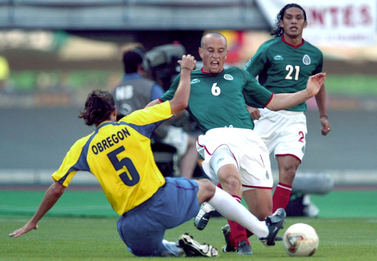 México venció 2-1 a Ecuador, debutante mundialista, en su segundo partido del mundial.