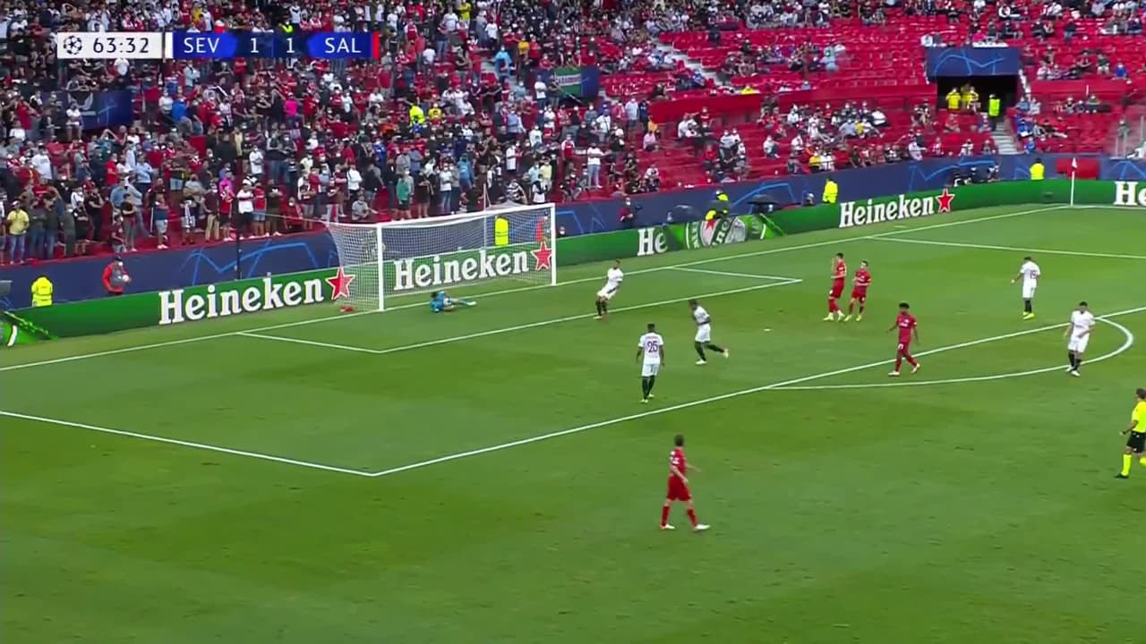 ¡TIRO ATAJADO! disparo por Oumar Solet.