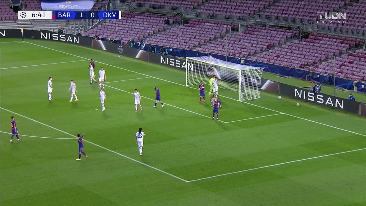 ¡TIRO ATAJADO! disparo por Anssumane Fati.