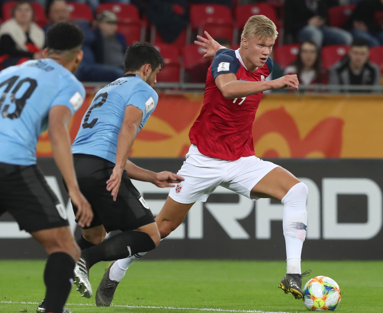 Con la selección absoluta de Noruega aún no logra anotar, pero sin duda pronto lo logrará.