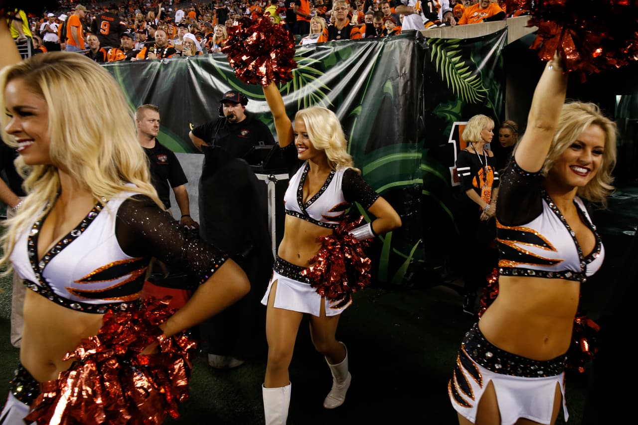 De los ocho equipos de la NFL en la Ronda de Comodines, Bengals, Texans, Chiefs, Vikings, Redskins y Seahawks tienen porristas y NFL.com/Español te regala un collage con las mejores imágenes de todas ellas. ¡Disfrútalo!