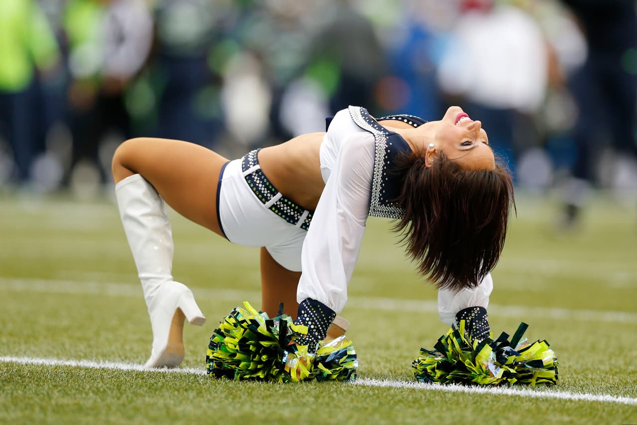 De los ocho equipos de la NFL en la Ronda de Comodines, Bengals, Texans, Chiefs, Vikings, Redskins y Seahawks tienen porristas y NFL.com/Español te regala un collage con las mejores imágenes de todas ellas. ¡Disfrútalo!