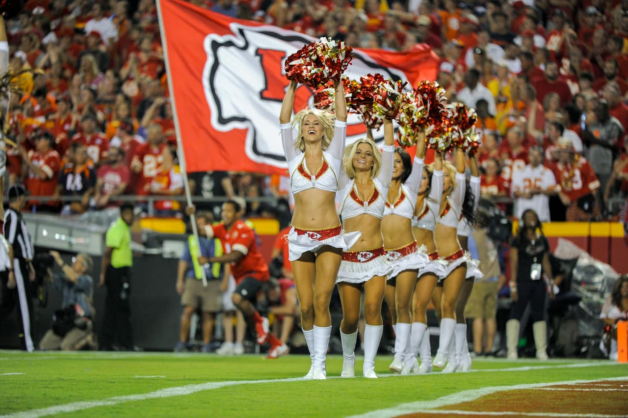 De los ocho equipos de la NFL en la Ronda de Comodines, Bengals, Texans, Chiefs, Vikings, Redskins y Seahawks tienen porristas y NFL.com/Español te regala un collage con las mejores imágenes de todas ellas. ¡Disfrútalo!