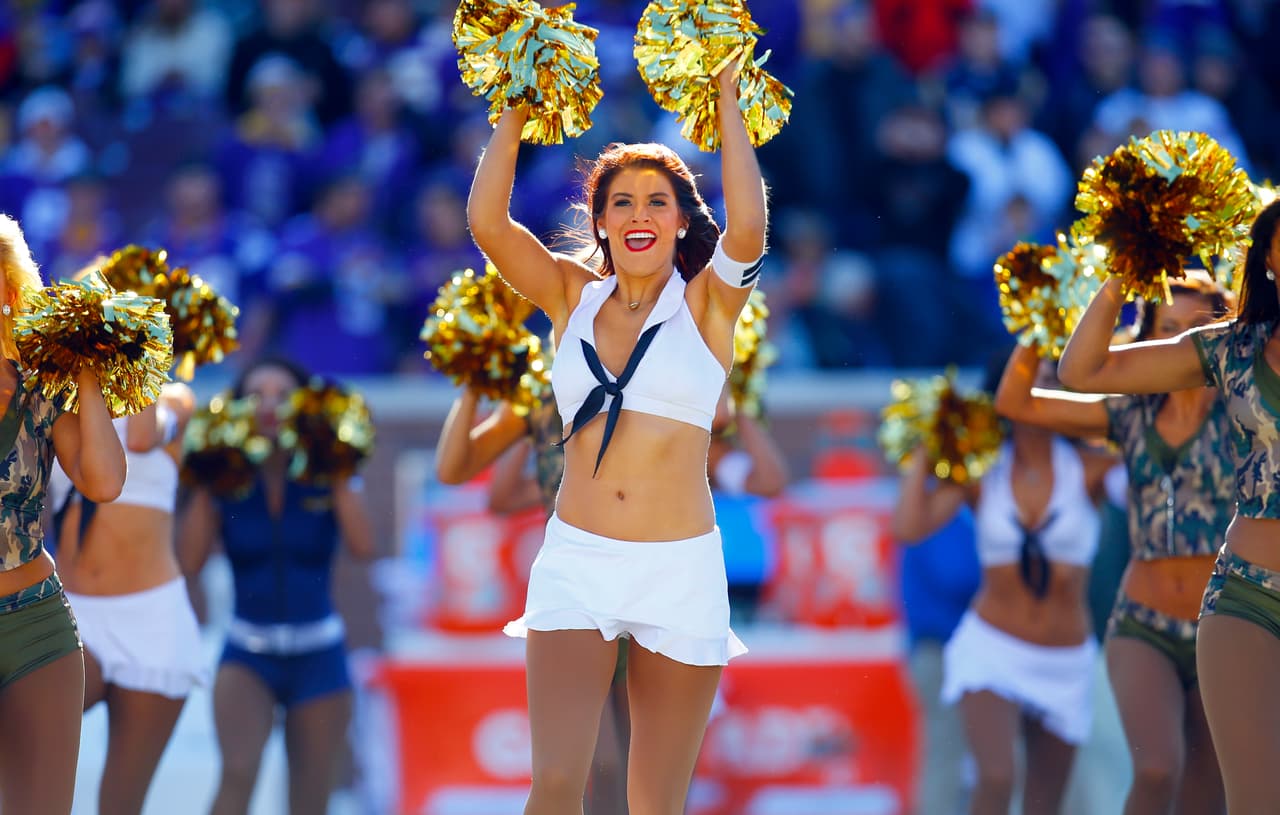 De los ocho equipos de la NFL en la Ronda de Comodines, Bengals, Texans, Chiefs, Vikings, Redskins y Seahawks tienen porristas y NFL.com/Español te regala un collage con las mejores imágenes de todas ellas. ¡Disfrútalo!