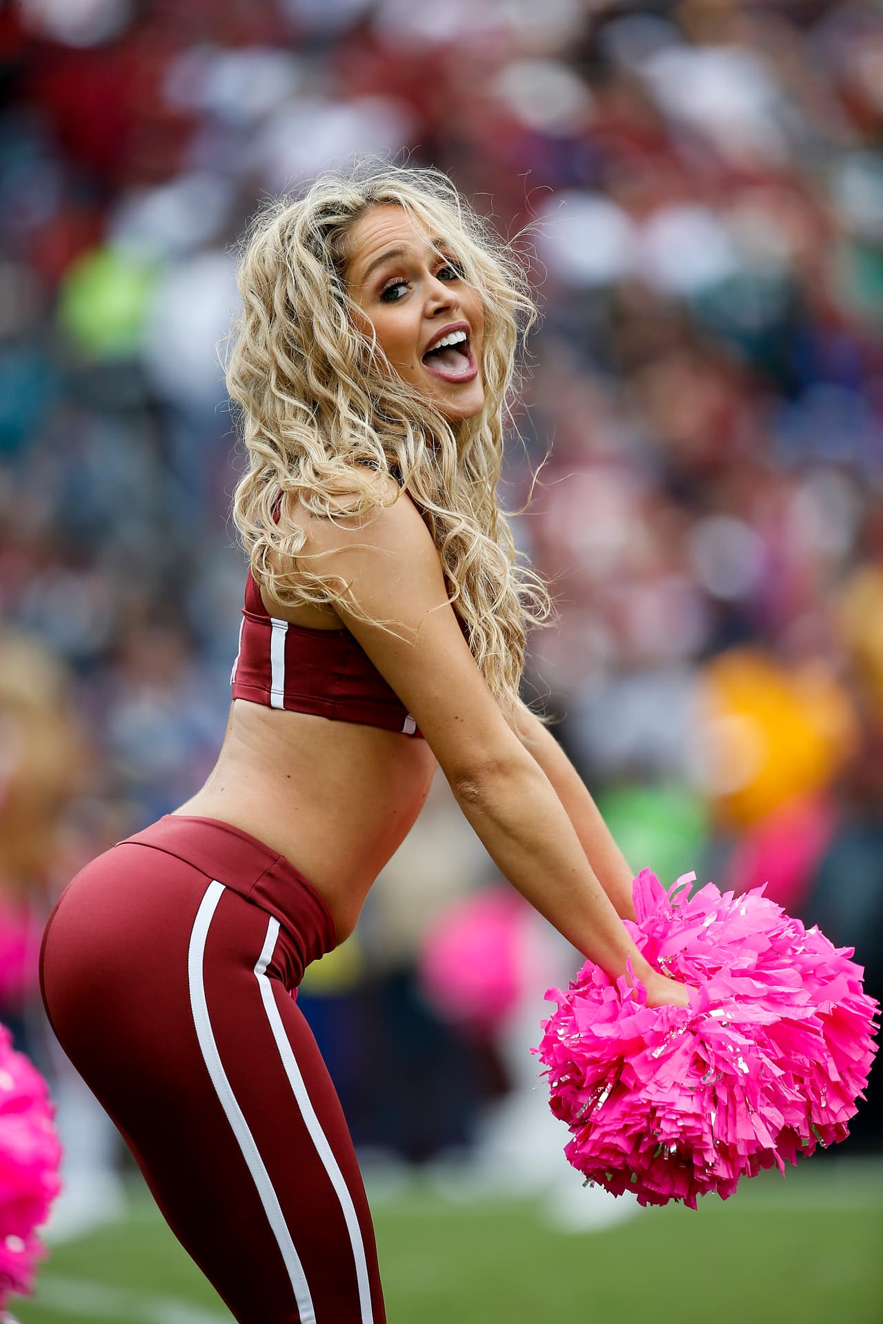 De los ocho equipos de la NFL en la Ronda de Comodines, Bengals, Texans, Chiefs, Vikings, Redskins y Seahawks tienen porristas y NFL.com/Español te regala un collage con las mejores imágenes de todas ellas. ¡Disfrútalo!