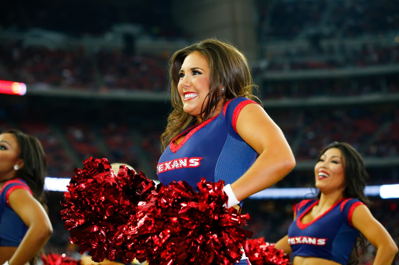 De los ocho equipos de la NFL en la Ronda de Comodines, Bengals, Texans, Chiefs, Vikings, Redskins y Seahawks tienen porristas y NFL.com/Español te regala un collage con las mejores imágenes de todas ellas. ¡Disfrútalo!