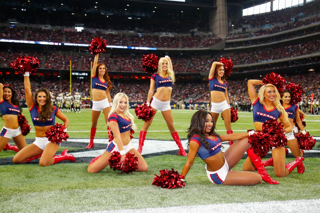 De los ocho equipos de la NFL en la Ronda de Comodines, Bengals, Texans, Chiefs, Vikings, Redskins y Seahawks tienen porristas y NFL.com/Español te regala un collage con las mejores imágenes de todas ellas. ¡Disfrútalo!