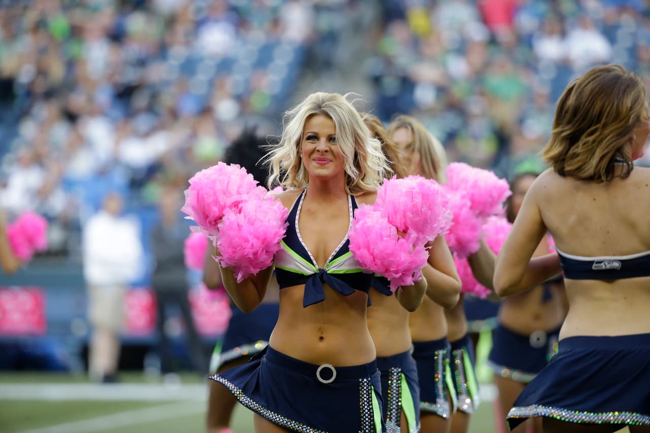 De los ocho equipos de la NFL en la Ronda de Comodines, Bengals, Texans, Chiefs, Vikings, Redskins y Seahawks tienen porristas y NFL.com/Español te regala un collage con las mejores imágenes de todas ellas. ¡Disfrútalo!