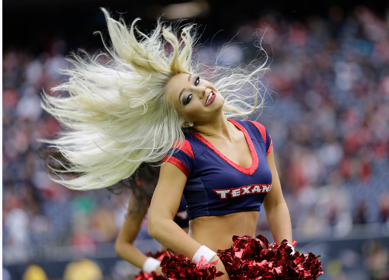 De los ocho equipos de la NFL en la Ronda de Comodines, Bengals, Texans, Chiefs, Vikings, Redskins y Seahawks tienen porristas y NFL.com/Español te regala un collage con las mejores imágenes de todas ellas. ¡Disfrútalo!