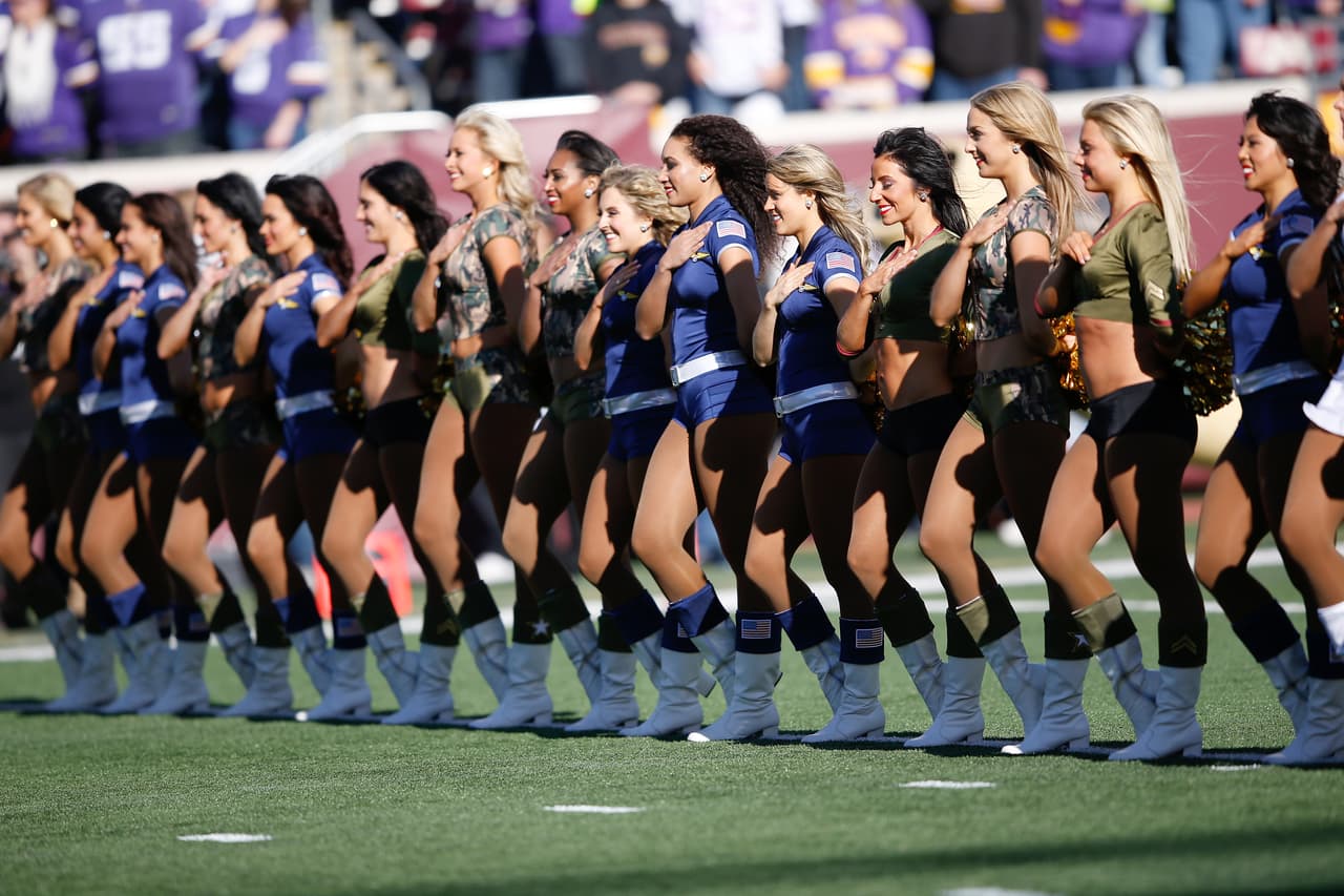 De los ocho equipos de la NFL en la Ronda de Comodines, Bengals, Texans, Chiefs, Vikings, Redskins y Seahawks tienen porristas y NFL.com/Español te regala un collage con las mejores imágenes de todas ellas. ¡Disfrútalo!