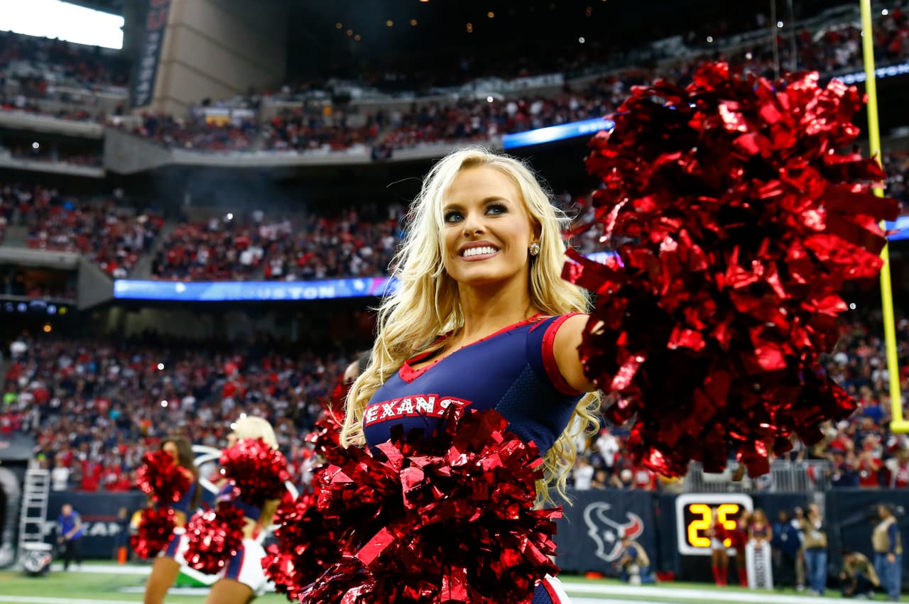 De los ocho equipos de la NFL en la Ronda de Comodines, Bengals, Texans, Chiefs, Vikings, Redskins y Seahawks tienen porristas y NFL.com/Español te regala un collage con las mejores imágenes de todas ellas. ¡Disfrútalo!