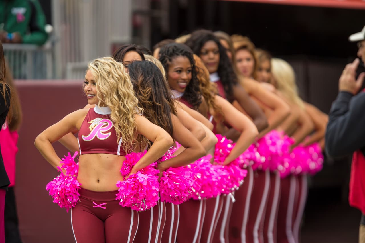 De los ocho equipos de la NFL en la Ronda de Comodines, Bengals, Texans, Chiefs, Vikings, Redskins y Seahawks tienen porristas y NFL.com/Español te regala un collage con las mejores imágenes de todas ellas. ¡Disfrútalo!