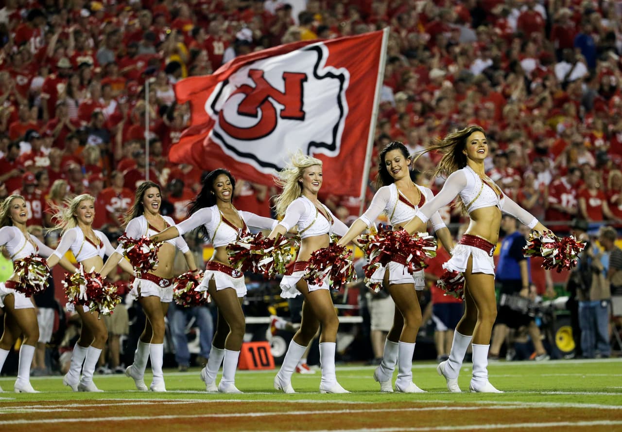 De los ocho equipos de la NFL en la Ronda de Comodines, Bengals, Texans, Chiefs, Vikings, Redskins y Seahawks tienen porristas y NFL.com/Español te regala un collage con las mejores imágenes de todas ellas. ¡Disfrútalo!