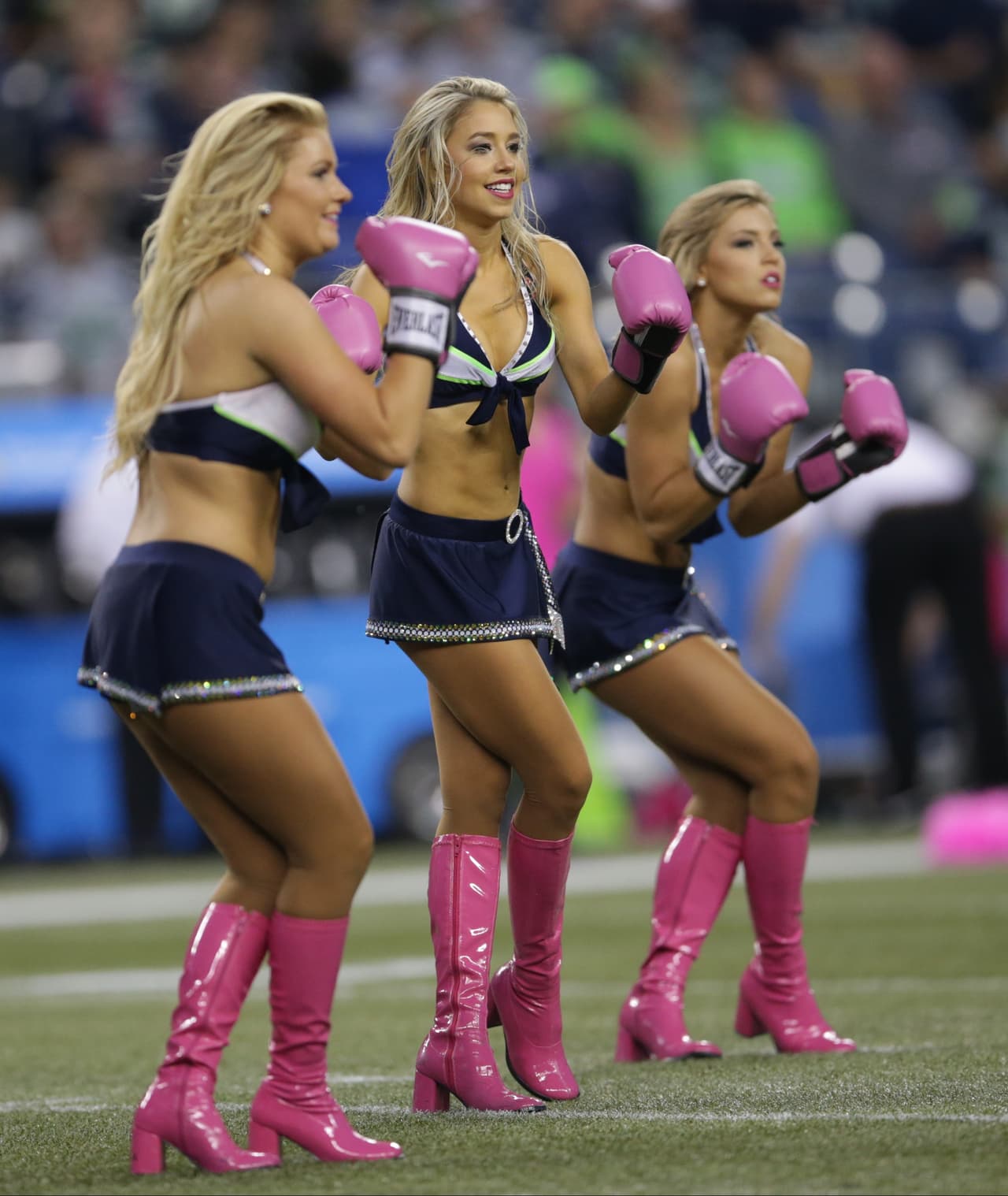 De los ocho equipos de la NFL en la Ronda de Comodines, Bengals, Texans, Chiefs, Vikings, Redskins y Seahawks tienen porristas y NFL.com/Español te regala un collage con las mejores imágenes de todas ellas. ¡Disfrútalo!