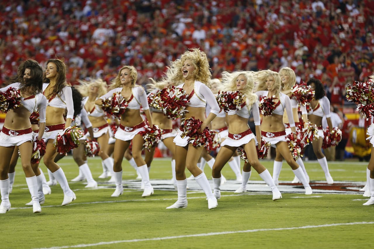 De los ocho equipos de la NFL en la Ronda de Comodines, Bengals, Texans, Chiefs, Vikings, Redskins y Seahawks tienen porristas y NFL.com/Español te regala un collage con las mejores imágenes de todas ellas. ¡Disfrútalo!