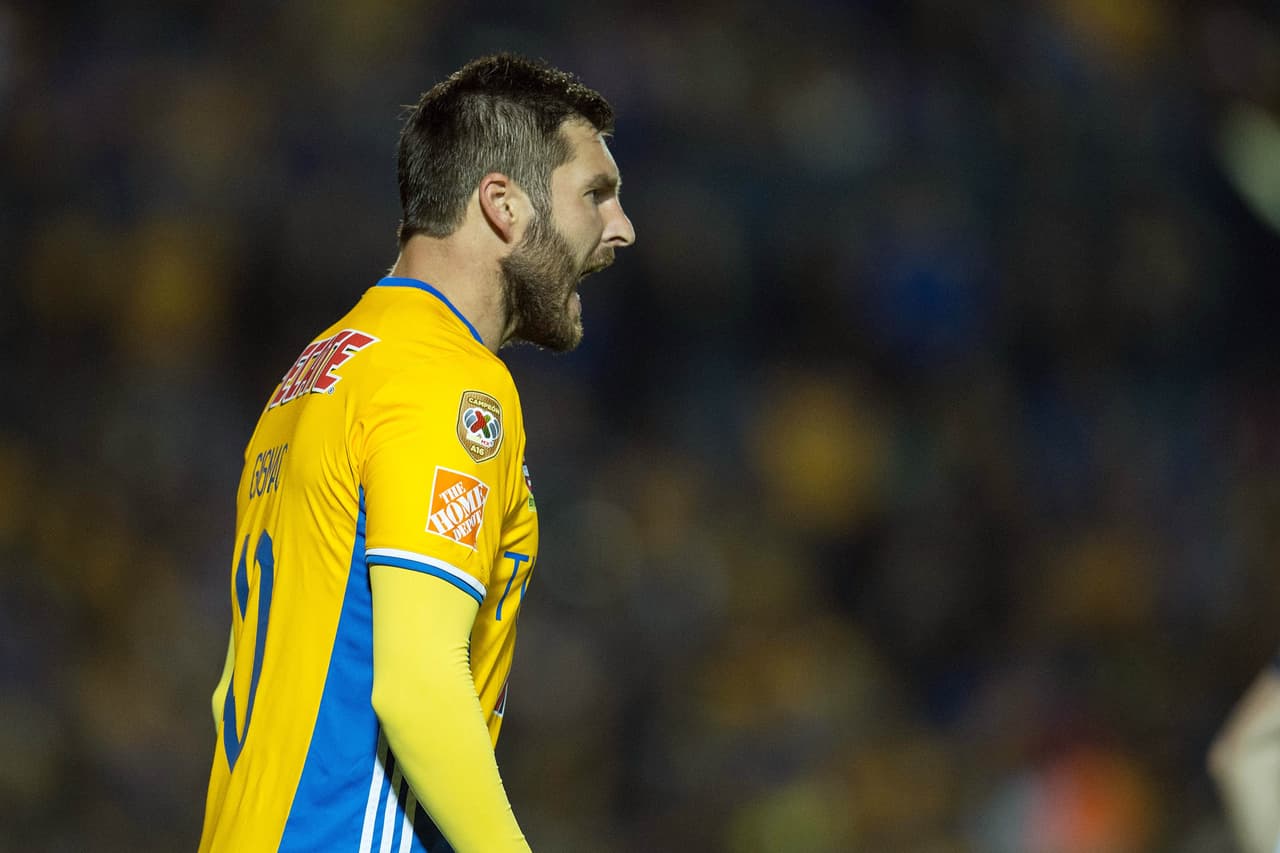 André-Pierre Gignac, el francés es una figura a nivel mundial y quizás por ello los árbitros no han terminado de aplicar el reglamento como es debido con él. Sus constantes reclamos y entradas fuertes podrían ser juzgadas de otro modo de ahora en adelante.